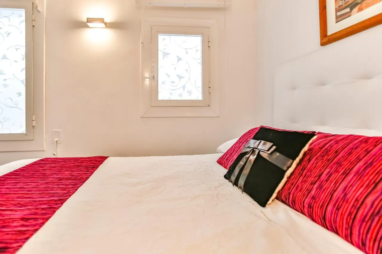 Ghat Apartments Montroig Sitges